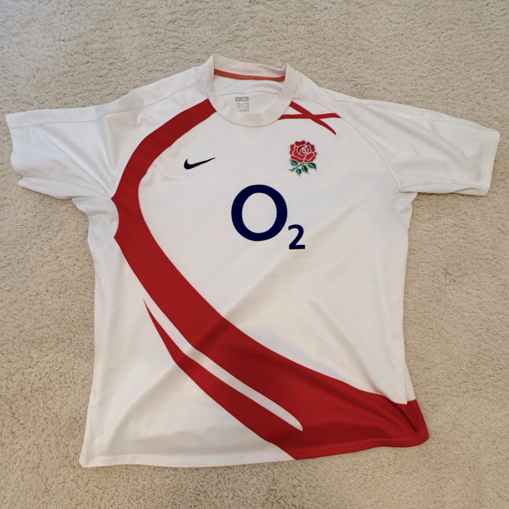 NIKE UNITED KINGDOM SOCCER JERSEY GRAPHIC TEE